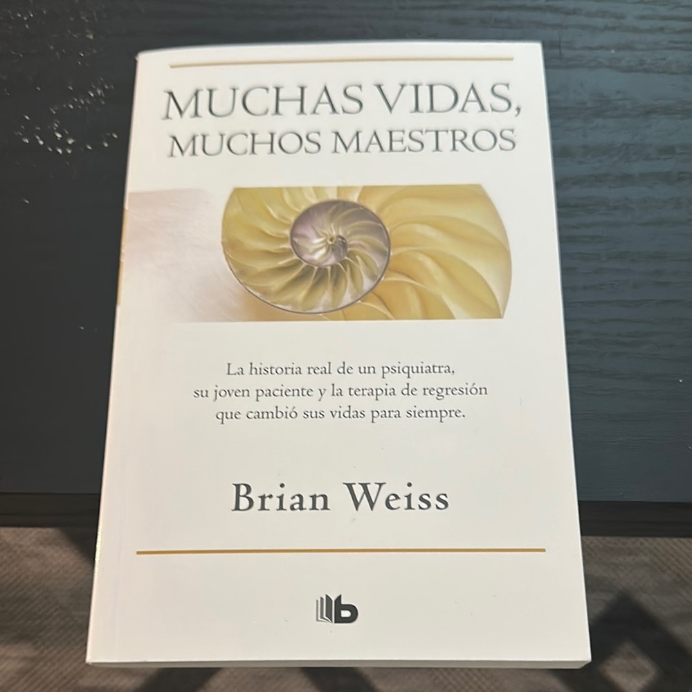 Muchos Vidas, Muchos Maestros by Brian Weiss - White Cover